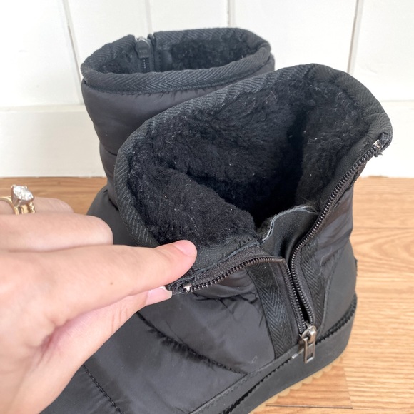 UGG Ridge Mini Boots - Picture 4 of 6